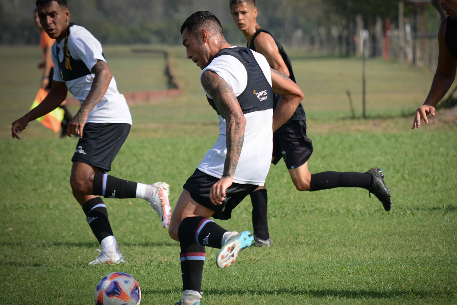 Club Deportivo UAI Urquiza - #FutbolJuvenil ¡Sumate al Furgón! . El Club  Deportivo UAI Urquiza realiza prueba de jugadores todos los lunes,  miércoles y viernes. Para los entrenamientos en Rancho Taxco saldrá