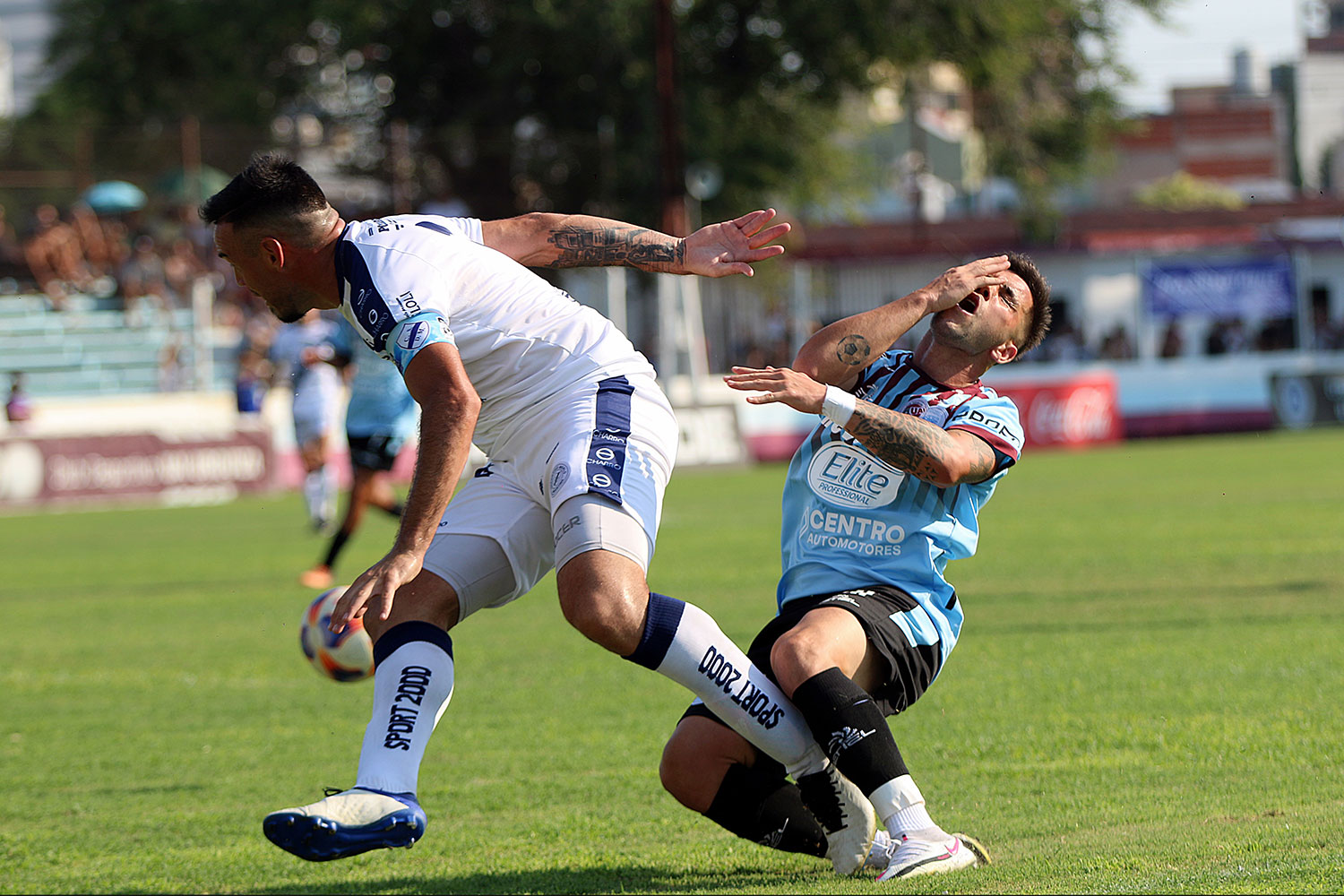 UAI Urquiza se estrenó con éxito en el Torneo Apertura 2023 de la Primera  B Metropolitana: victoria por 2 a 0 contra Deportivo Merlo, con goles de  Quimey Gaitán y Alan Vega, y con inferioridad numérica por la expulsión de  Leandro Vera.