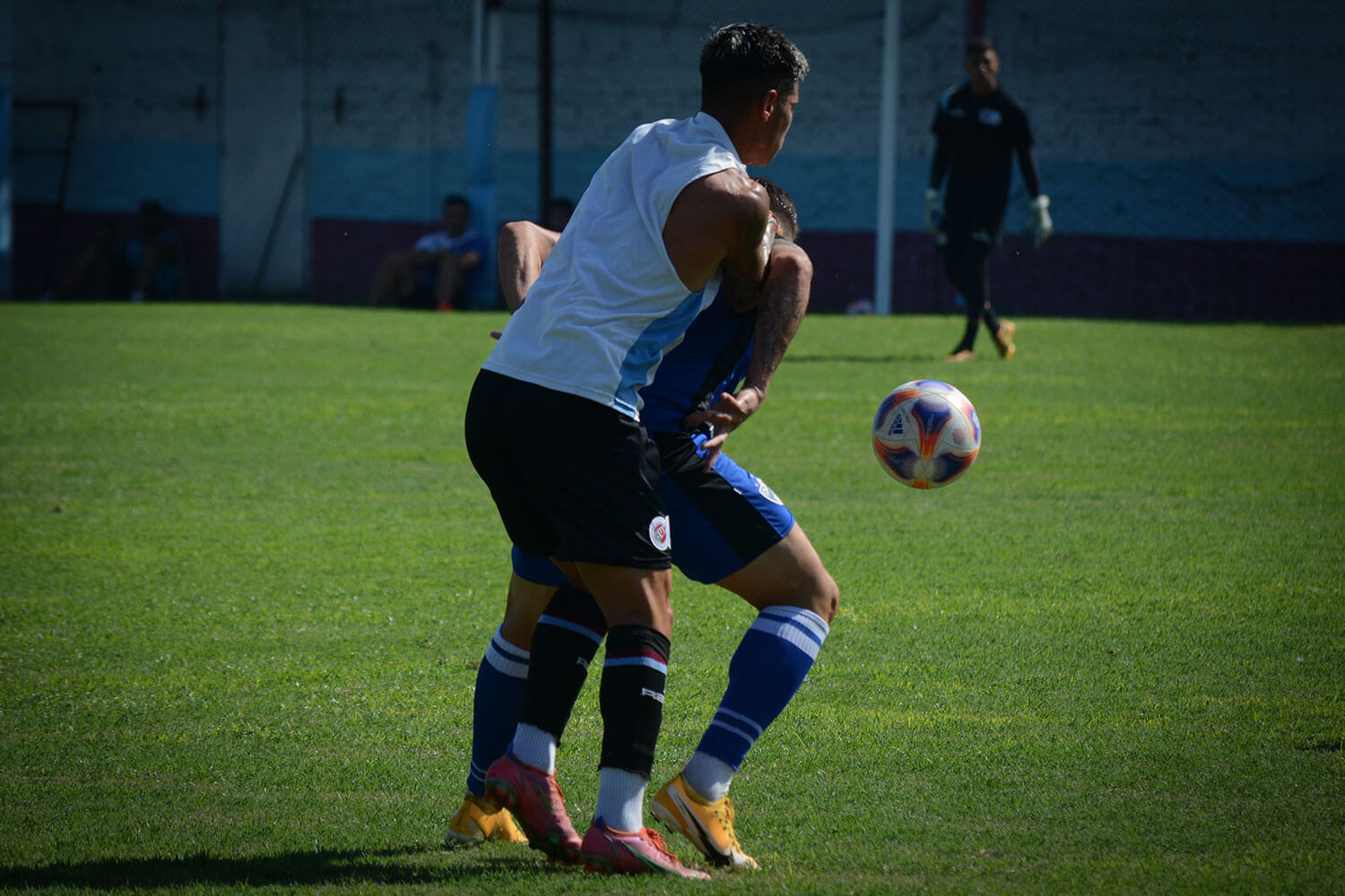 Club Deportivo UAI Urquiza - #FutbolJuvenil ¡Sumate al Furgón! . El Club  Deportivo UAI Urquiza realiza prueba de jugadores todos los lunes,  miércoles y viernes. Para los entrenamientos en Rancho Taxco saldrá