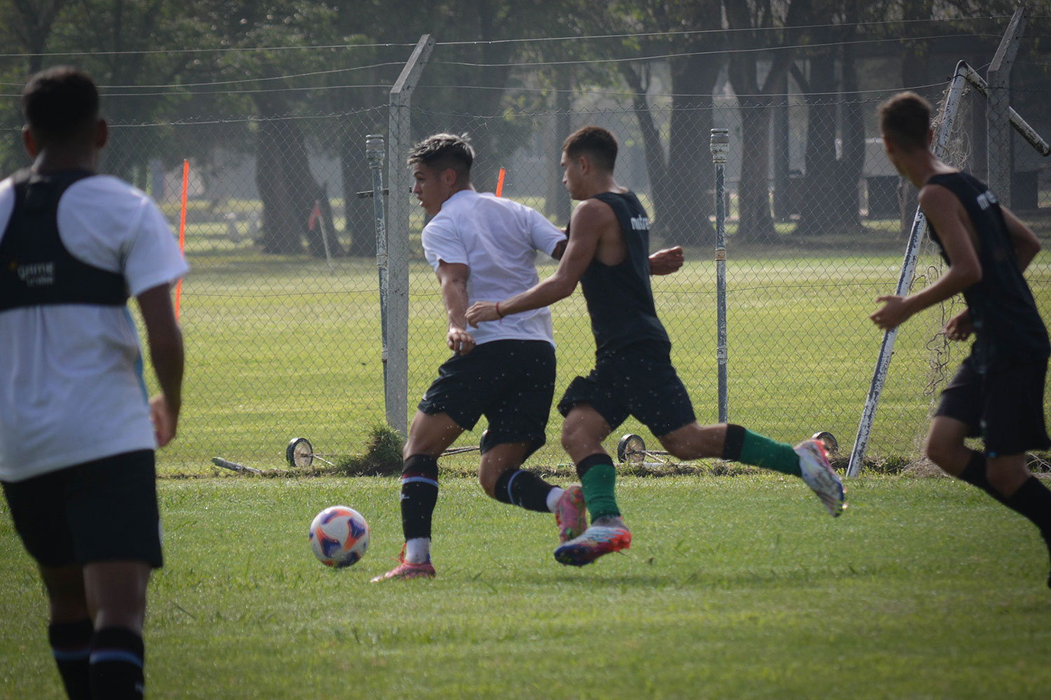 Club Deportivo UAI Urquiza - #FutbolJuvenil ¡Sumate al Furgón! . El Club  Deportivo UAI Urquiza realiza prueba de jugadores todos los lunes,  miércoles y viernes. Para los entrenamientos en Rancho Taxco saldrá