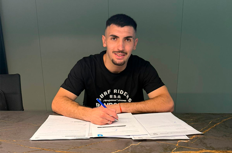 Fernando Prado firmĂł con UAI Urquiza - FĂTBOL Fernando Prado firmĂł con UAI Urquiza - FĂTBOL