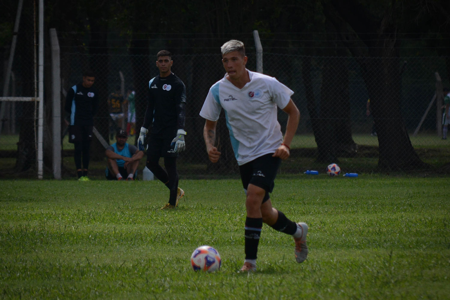 Club Deportivo UAI Urquiza - #FutbolJuvenil ¡Sumate al Furgón! . El Club  Deportivo UAI Urquiza realiza prueba de jugadores todos los lunes,  miércoles y viernes. Para los entrenamientos en Rancho Taxco saldrá